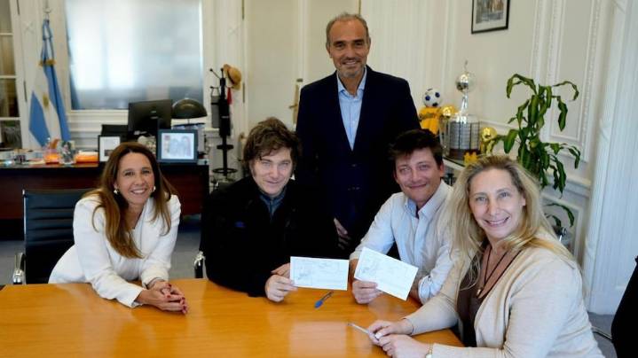 Karina Milei, Santiago Caputo y Pareja se reunieron para ajustar la estrategia libertaria y definir detalles de los próximos actos en PBA