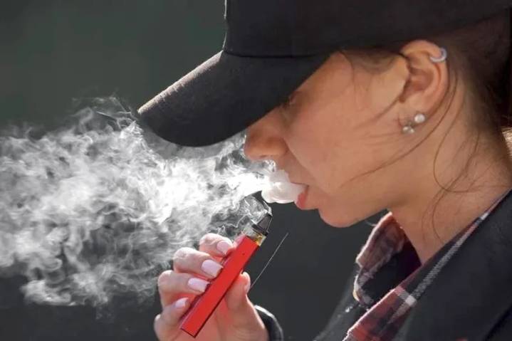 Estudio alerta: vapeo sin nicotina podría afectar el desarrollo del cráneo fetal