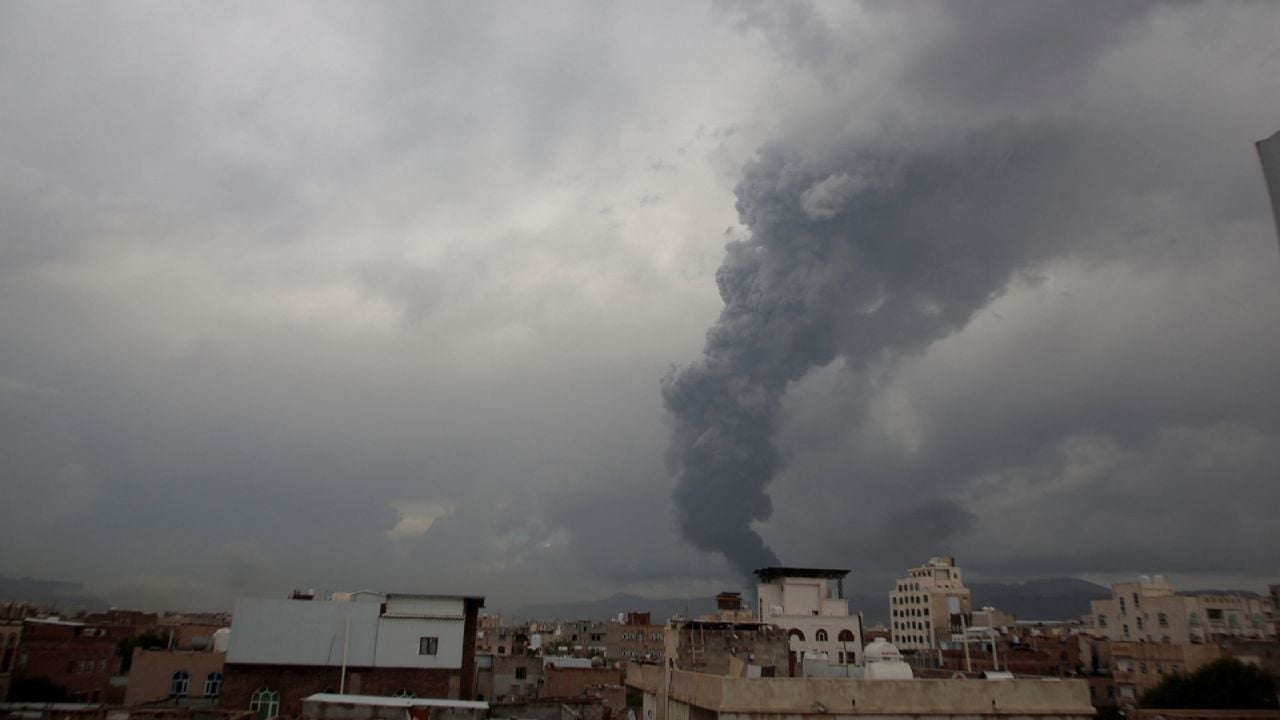 Israel ataca un complejo militar en Saná, donde se encuentra el palacio presidencial y centrales eléctricas; hay al menos dos muertos