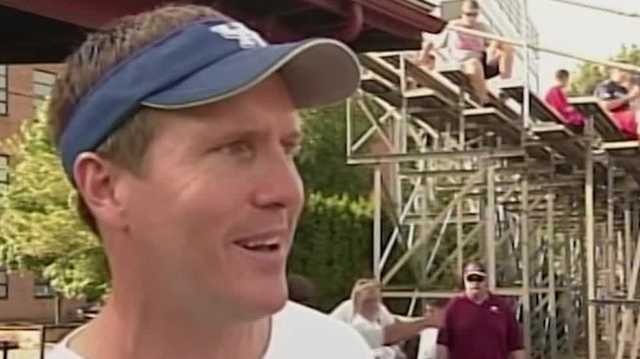 Kentucky football legend honored at UK Kickoff Luncheon