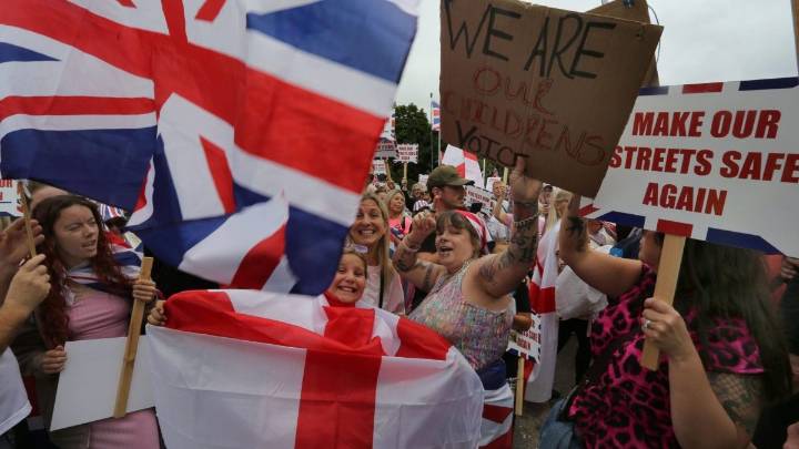 Home Office in race to find new asylum housing as Labour councils threaten action