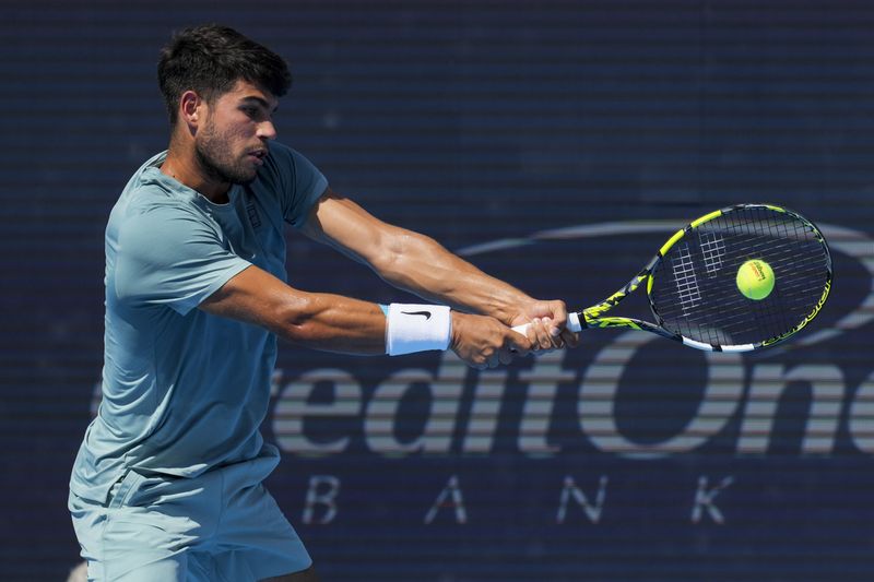 Tennis-Alcaraz arrives in New York red-hot and ready to reclaim top ranking