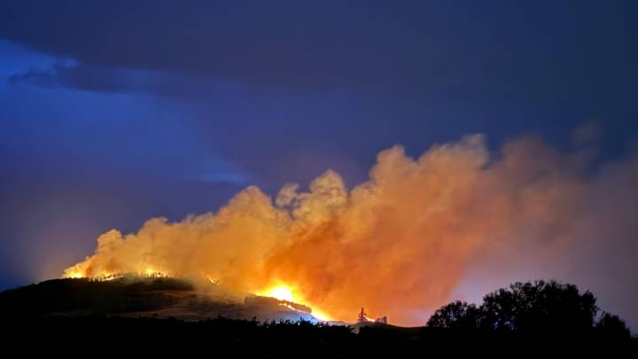 La Rioja respira tras una noche de lucha contra el fuego: Incendios controlados pero permanecen los refuerzos en Mansilla y Gimileo