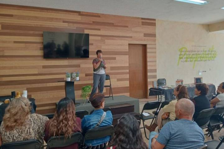 Activista Nicole Mason presenta el libro “Un rescate más”, en Pachuca