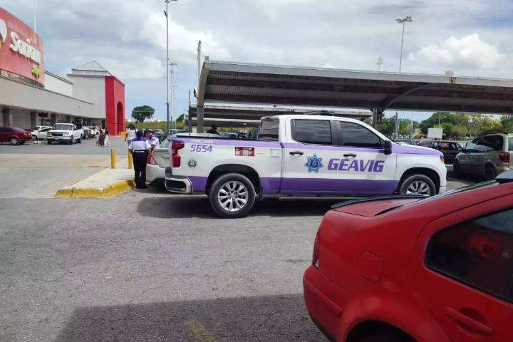 Una adolescente de 16 años logró escapar de su verdugo y pidió ayuda en un súper de Cancún