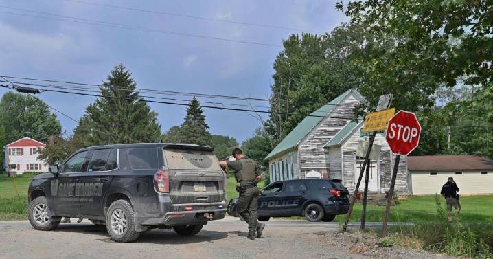 Suspect dead after shooting 2 Pennsylvania state troopers, officials say