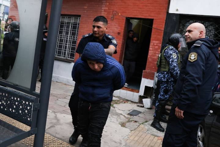 AUDIO y VIDEO. “Nos pusieron en onda Bukele”: hinchas de la U denuncian trato vejatorio de la policía durante su detención en Argentina