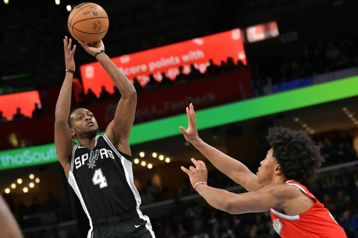 De'Aaron Fox agrees to four-year, $229 million Spurs extension