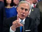 Buenas noticias para Texas: Greg Abbott firma leyes para desalojar a los usurpadores