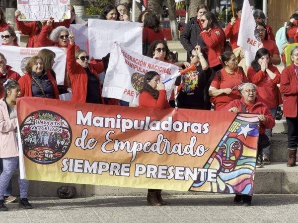 Paro de manipuladoras de alimentos afectó a escuelas en el Maule