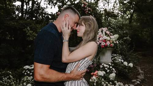 Taylor Swift is engaged: Get details on her ring