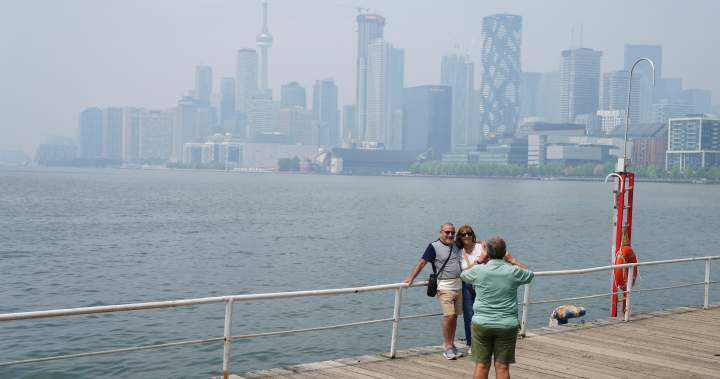 Wildfire smoke stays over southern Ontario prompting air quality warnings
