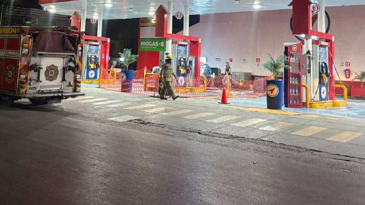 Movilización de bomberos en Torreón por fuerte olor a gas en la colonia Centro