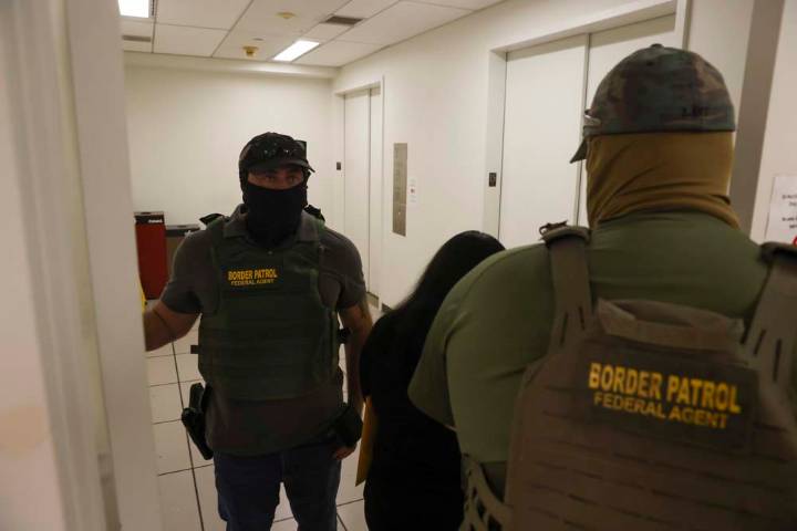 Trump cesa a director de Servicio de Impuestos tras solicitar datos de indocumentados