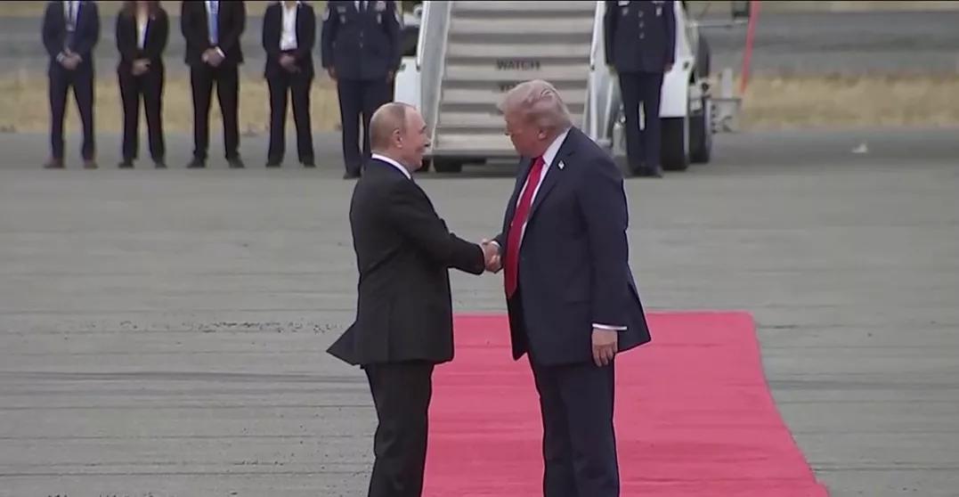 Trump y Putin llegan a una cumbre crucial en Alaska que podría redefinir la guerra en Ucrania