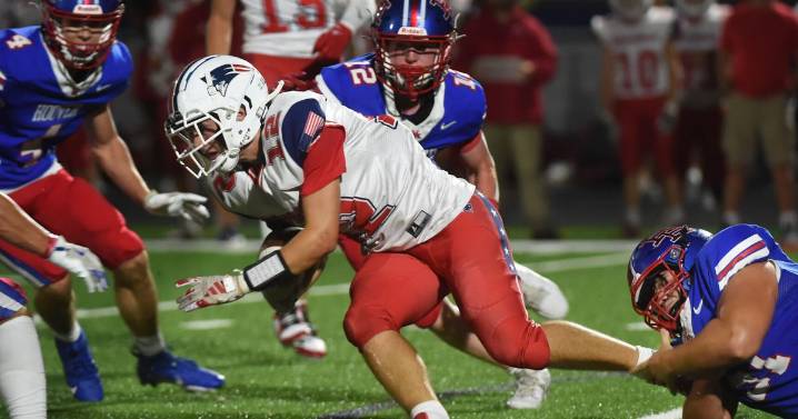 Prep football: Huskies to open with primo matchup at Independence