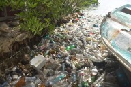 Hallan un tiradero de basura en Yucalpetén; abarca al menos 20 metros cuadrados de la costa