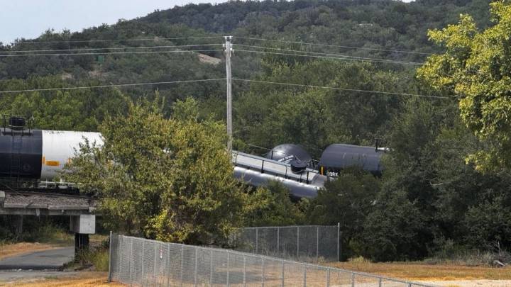 Tren descarrila en Texas con posible carga peligrosa; autoridades actúan bajo protocolo de riesgo químico
