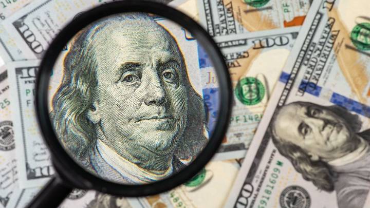 El dólar oficial subió y cortó mini racha bajista pese a las nuevas medidas del BCRA para contener la divisa