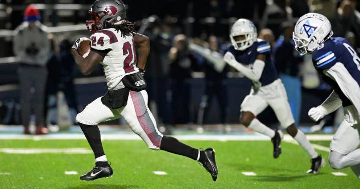 The Destrehan-Lutcher jamboree saw one team pull away. Here's how they did it.