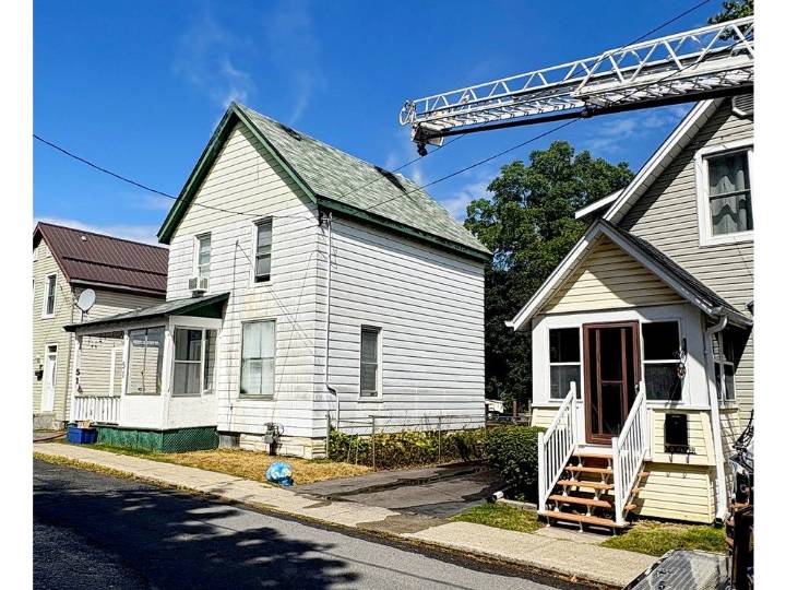 Brockville fire displaces three; fight at north