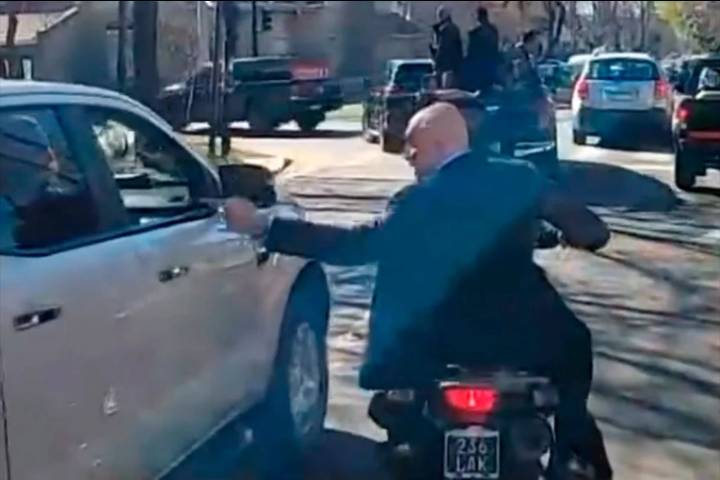 La millonaria multa que podría recibir Espert por haberse ido en moto y sin casco