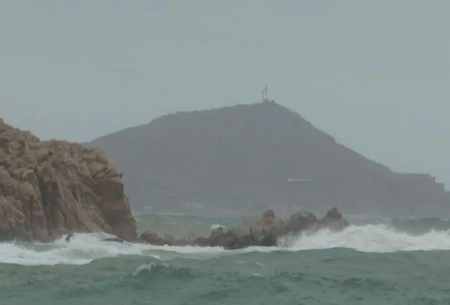 Tormenta Juliette pone en alerta a Los Cabos por lluvias y oleaje elevado