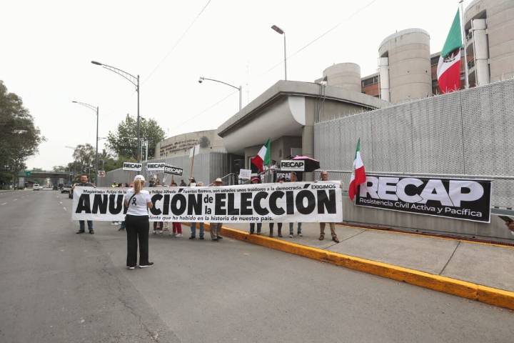 Manifestantes piden a TEPJF anular la elección judicial