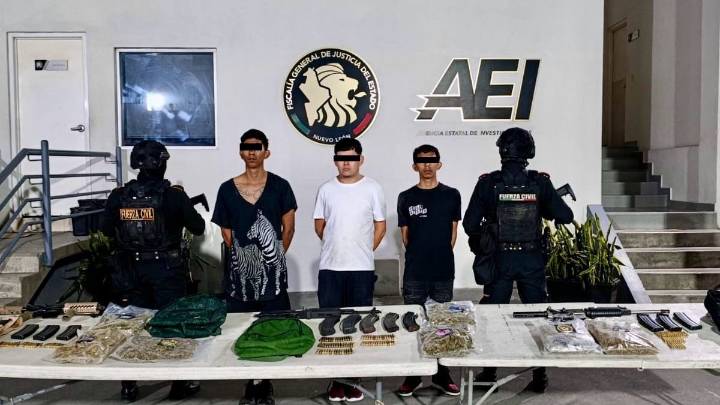 Capturan a tres presuntos generadores de violencia con armas largas y droga en la colonia Independencia de Monterrey