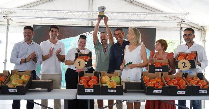 El mejor tomate huevo de toro alcanza un precio récord de 18.000 euros en Coín