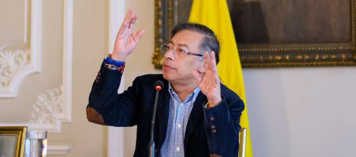 Petro defendió a Cepeda y arremetió contra Uribe: "Se enredan en sus propias mentiras"
