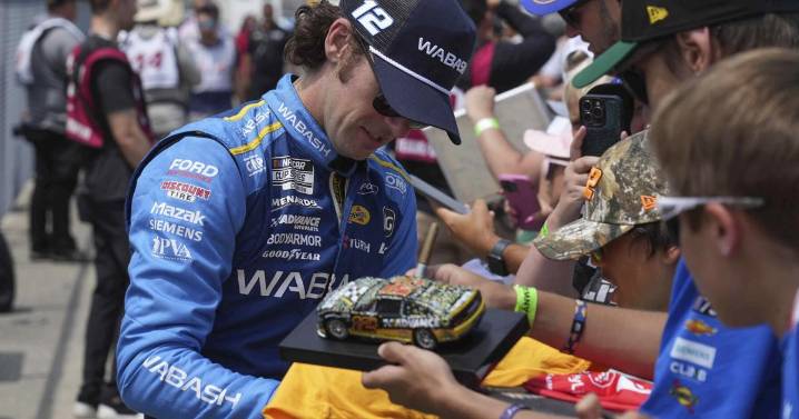 Ryan Blaney knocks off Shane van Gisbergen for pole at Watkins Glen