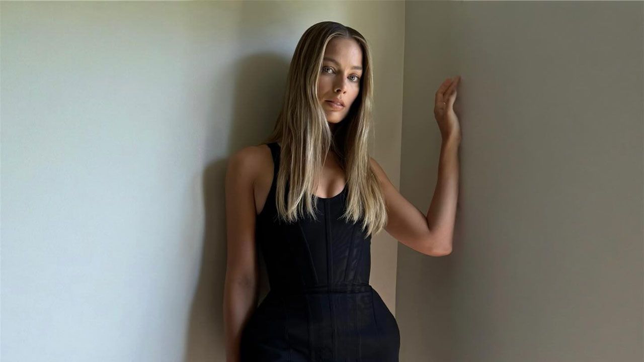 Margot Robbie’s Back-to-Work Wardrobe Is All About the Corseted Minidress