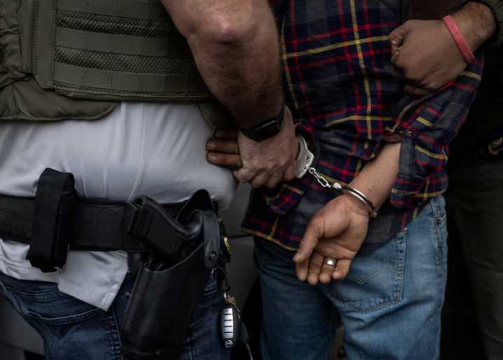 Dentro de Inmigración la represión migratoria de Trump está afectando a los oficiales