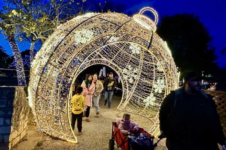 Bastrop approves about $210K in holiday lighting ...
