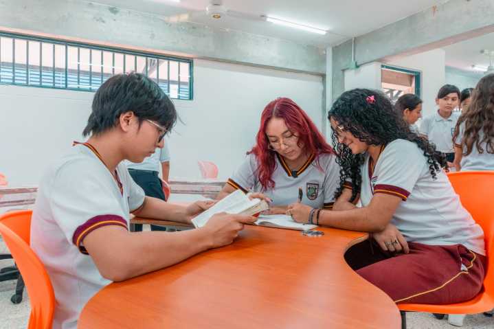 Nuevo mobiliario escolar llega a tres instituciones del Tolima