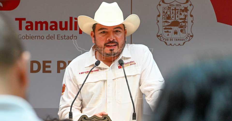 Siguen reparaciones en González tras el paso de “Barry”