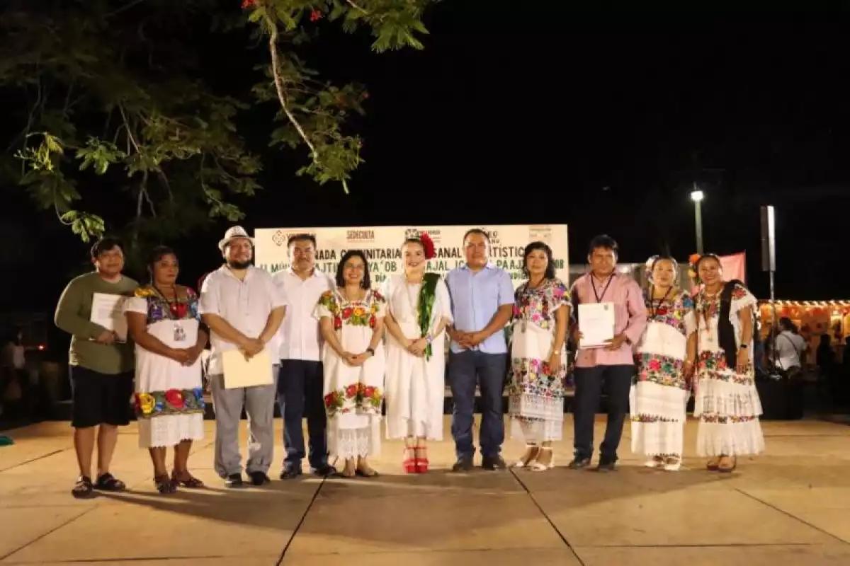Yucatán honra al pueblo maya en Tixhualactún con una pasarela, jarana y artesanías