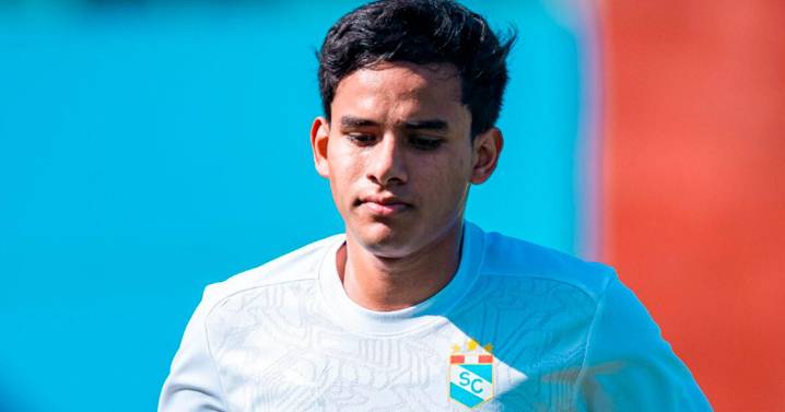 Zevallos dio detalles sobre la situación de Jhilmar Lora en Sporting Cristal tras rumores