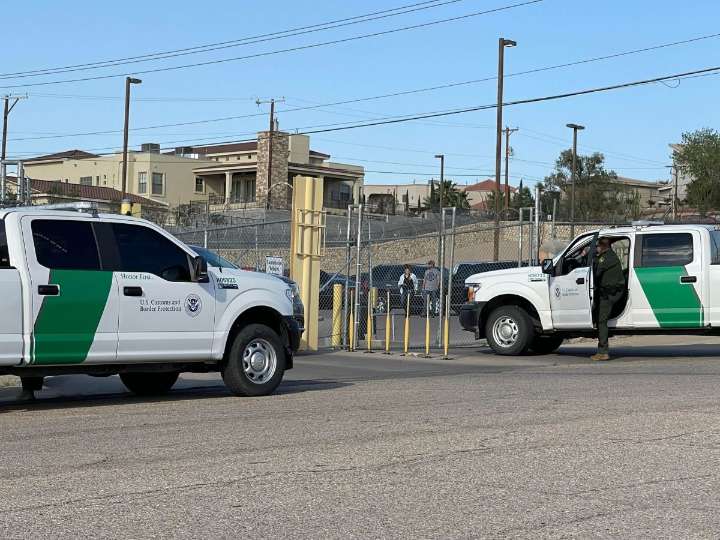 Redada en apartamento de El Paso revela red de tráfico de personas; arrestan a 12 migrantes
