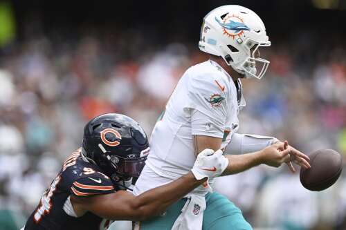 Bears put Booker on injured list, re-sign Daly and Duvernay