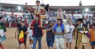 Emilio de Justo y Diosleguarde cierran en hombros una feria de Guijuelo marcada por las despedidas de El Capea y Javier Castaño