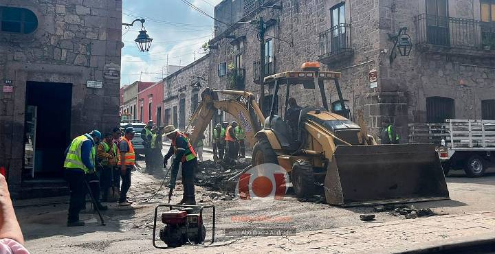 Obras Públicas repara intersección deteriorada en el Centro de Morelia