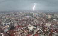 Videos | Tormenta eléctrica retrasa el partido entre América y Querétaro; Cablebús suspende servicio