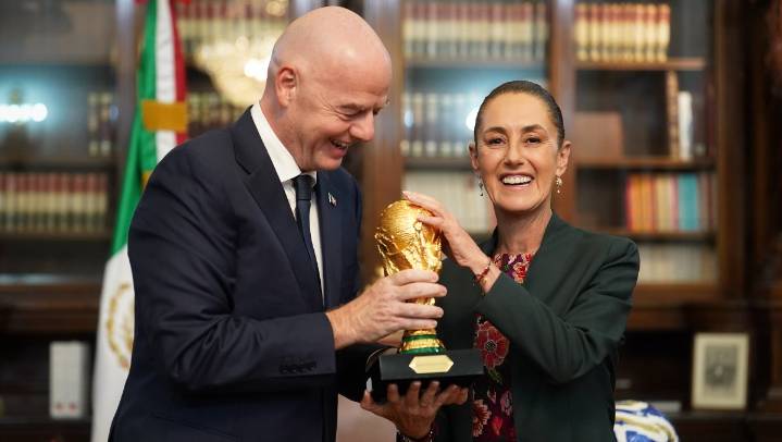 Sheinbaum se reúne con presidente de la FIFA