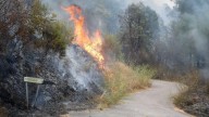 Los incendios en España mantienen 15 carreteras cortadas, todas ellas secundarias