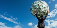 La millonaria fortuna del octavo hombre más rico de México, dueño de la empresa que opera los aeropuertos más importantes del país