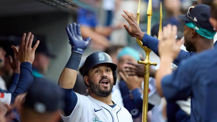 Suárez hits his 37th homer as Woo and the Mariners beat the White Sox 8