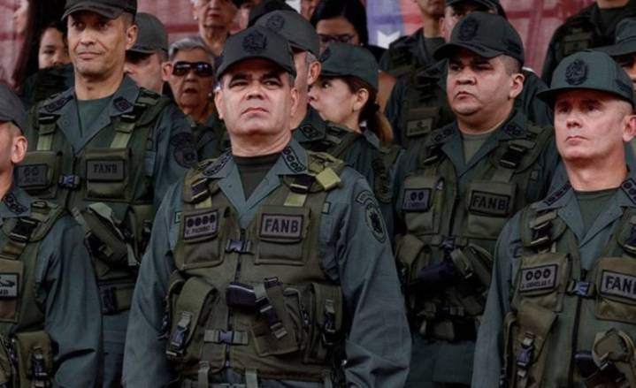 Padrino López evalúa «amenazas a la patria» con oficiales superiores