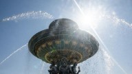París afronta el dilema del aire acondicionado contra el calor